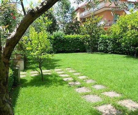 Villa Scimmia Scauri  Kültér fotó
