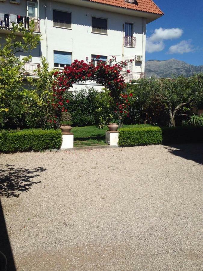 Villa Scimmia Scauri  Kültér fotó